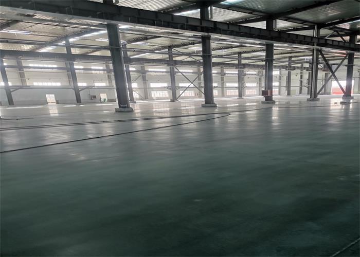 新樂(lè)某工廠金剛砂地坪施工中！